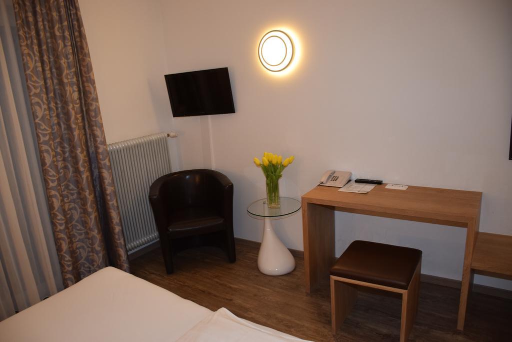 Appartement-Hotel Gh Zum Goldenen Schiff Enns Bilik gambar