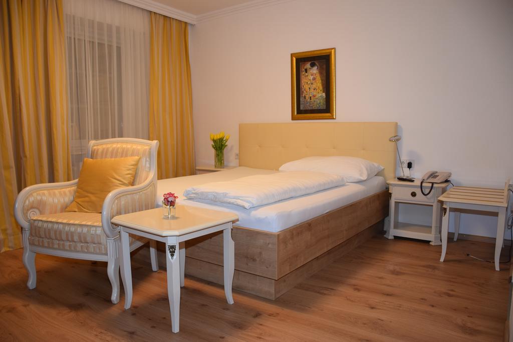 Appartement-Hotel Gh Zum Goldenen Schiff Enns Bilik gambar