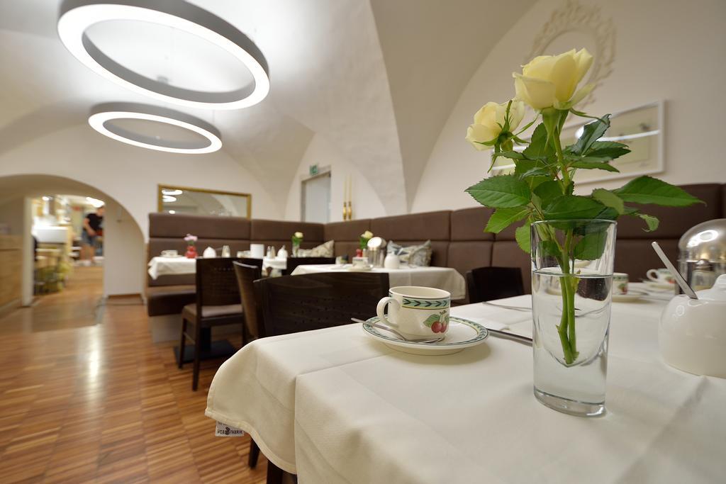 Appartement-Hotel Gh Zum Goldenen Schiff Enns Luaran gambar
